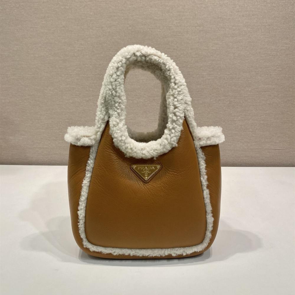高仿Prada*Tote系列1BA349小羊皮羊毛半月包干邑色免檢版