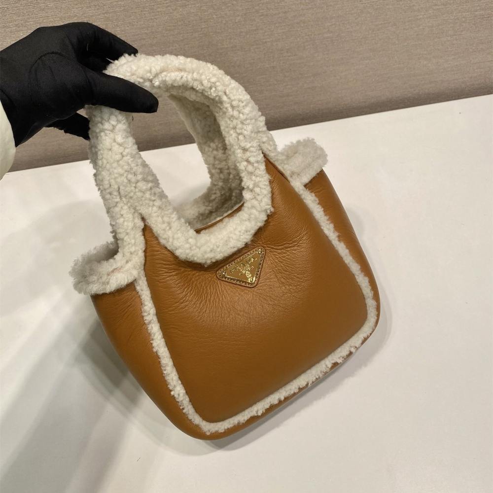 高仿Prada*Tote系列1BA349小羊皮羊毛半月包干邑色免檢版