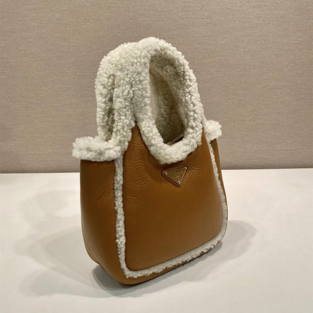 高仿Prada*Tote系列1BA349小羊皮羊毛半月包干邑色免檢版
