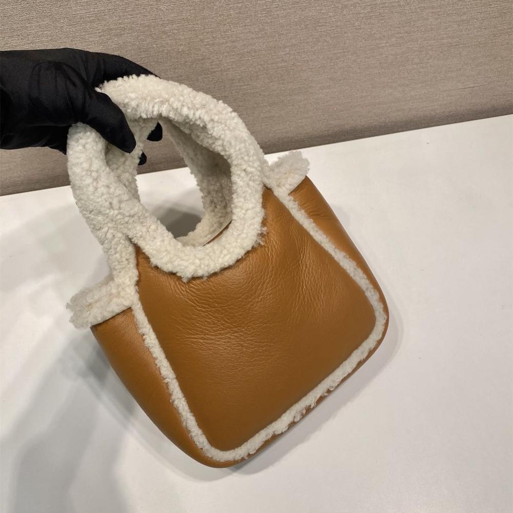 高仿Prada*Tote系列1BA349小羊皮羊毛半月包干邑色免檢版