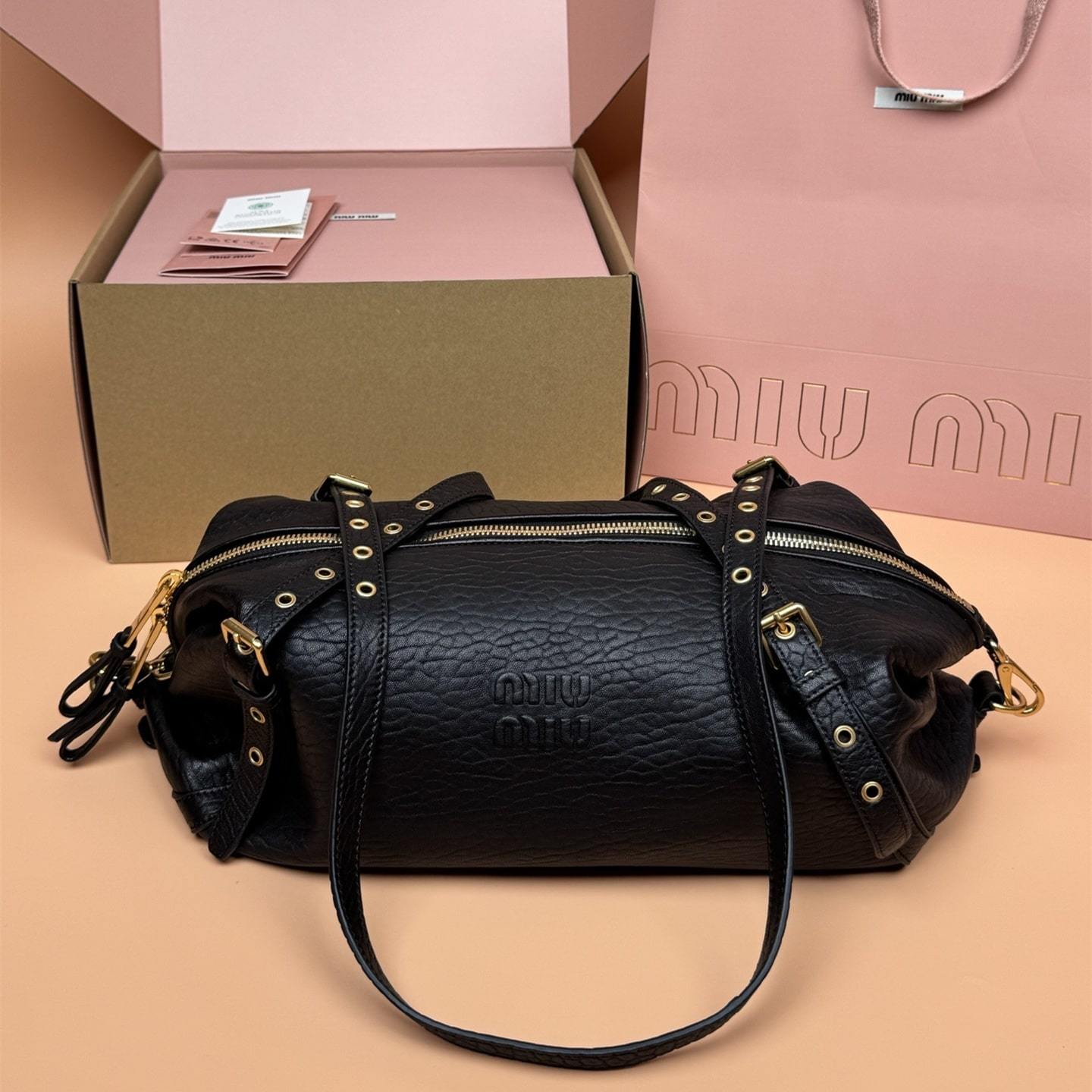 高仿miumiu*5BC190小羊皮壓花單肩包黑色免檢版