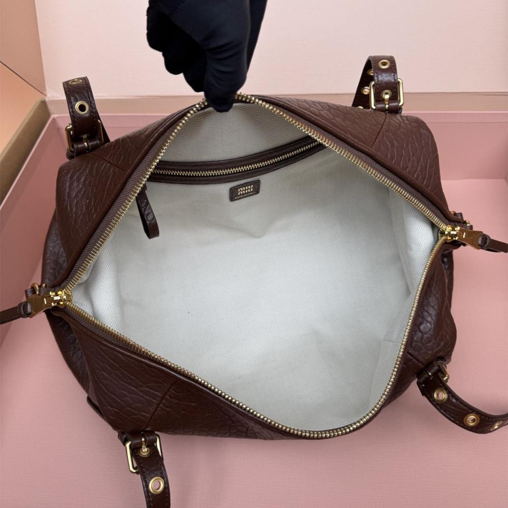 高仿miumiu*5BC190小羊皮壓花單肩包棕色免檢版