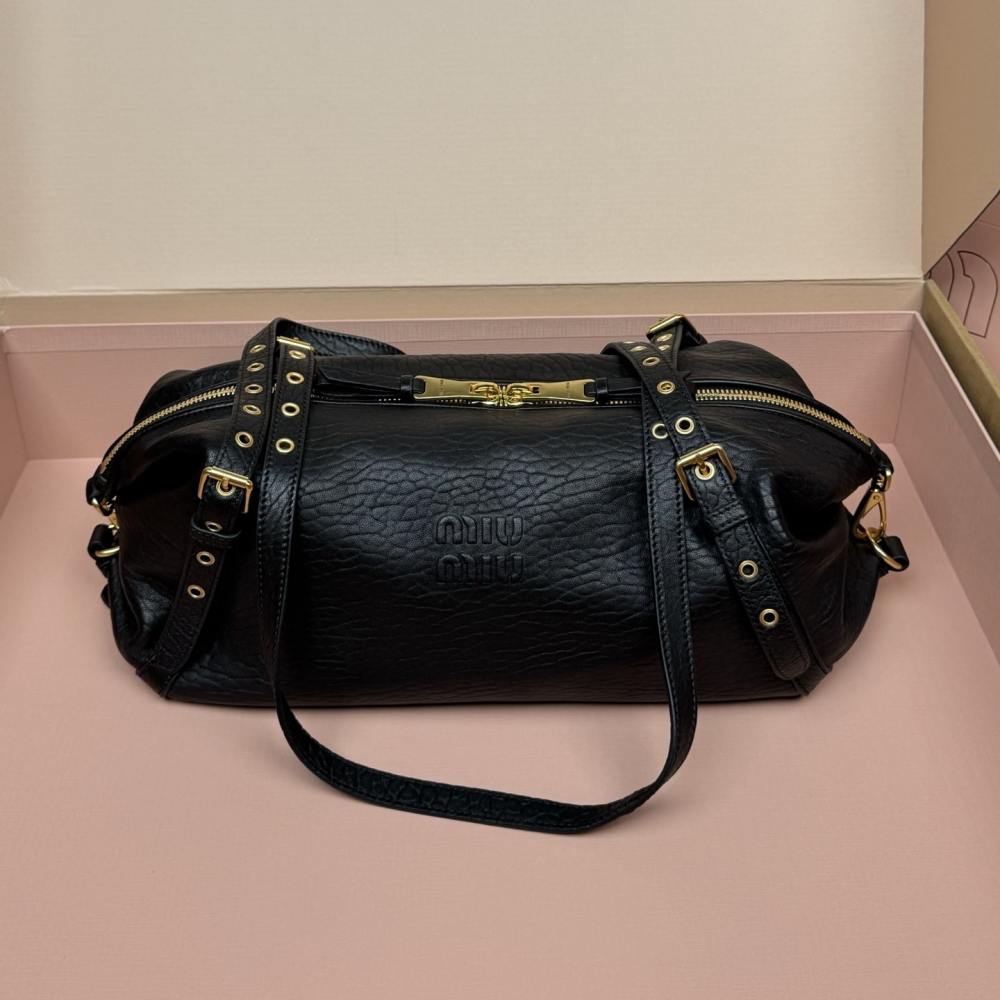 高仿miumiu*5BC190小羊皮壓花單肩包黑色免檢版