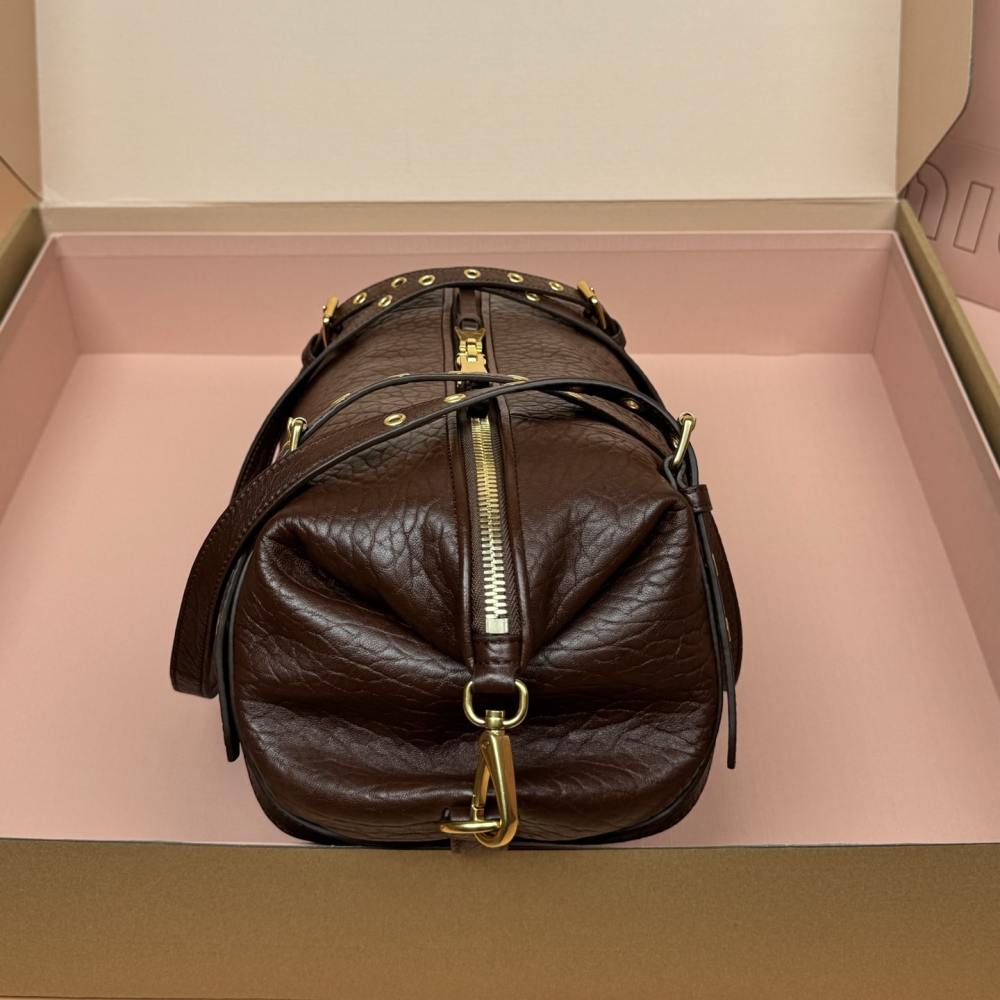 高仿miumiu*5BC190小羊皮壓花單肩包棕色免檢版