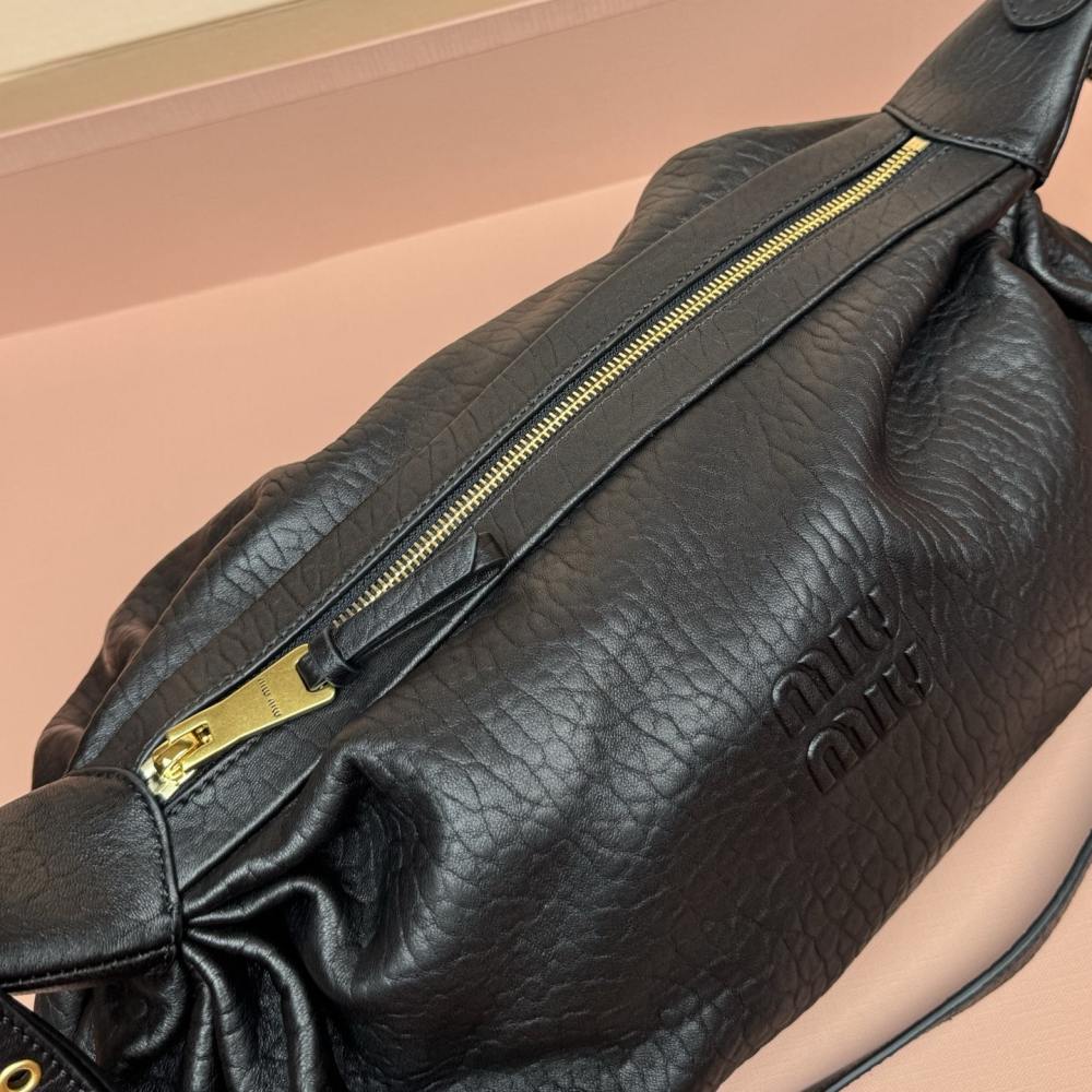 高仿miumiu*5BC191小羊皮單肩包黑色免檢版