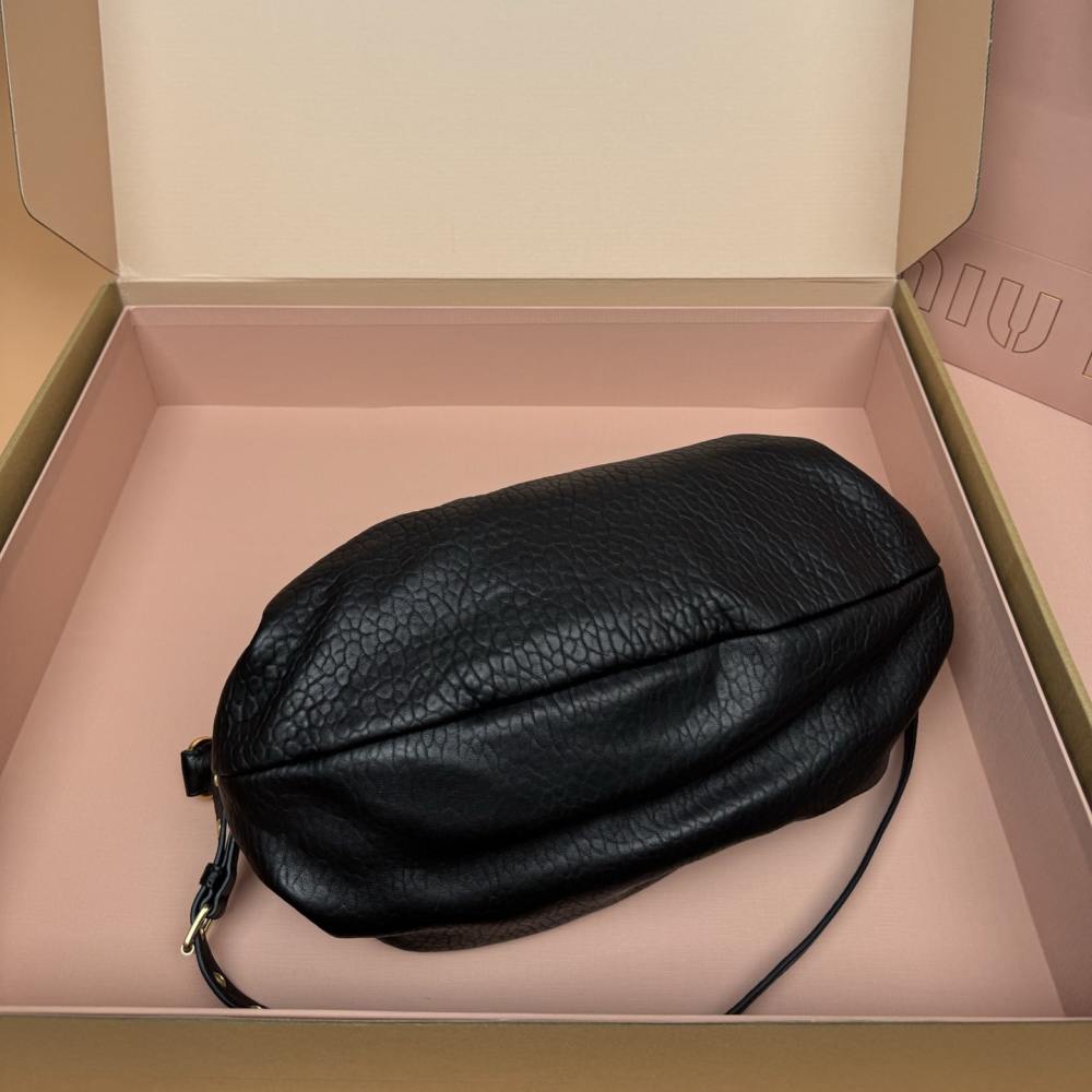 高仿miumiu*5BC191小羊皮單肩包黑色免檢版