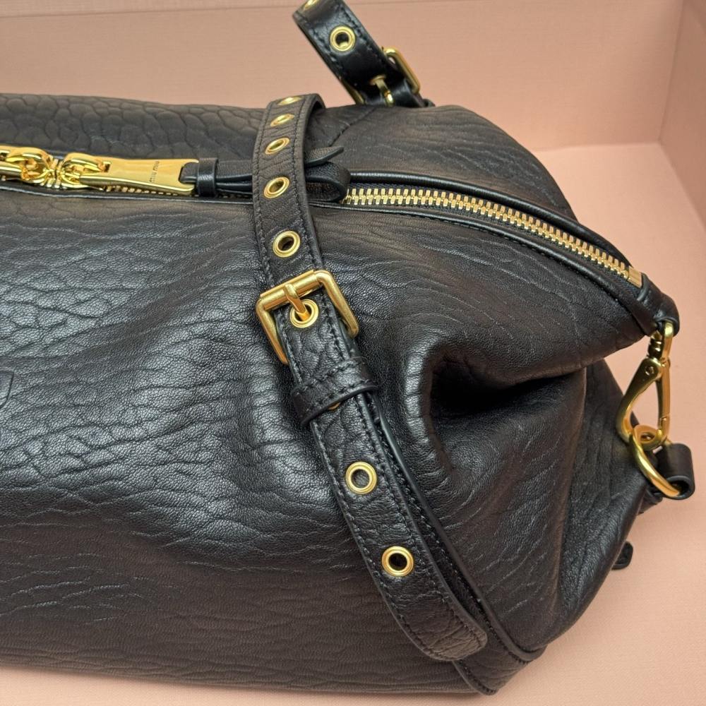 高仿miumiu*5BC190小羊皮壓花單肩包黑色免檢版