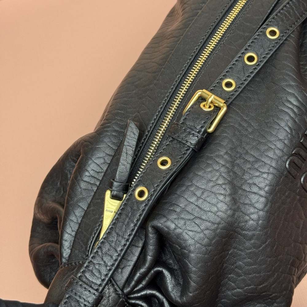 高仿miumiu*5BC191小羊皮單肩包黑色免檢版