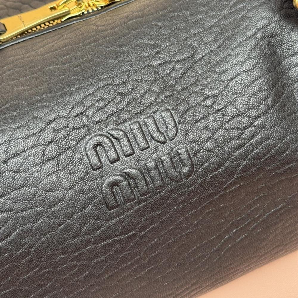 高仿miumiu*5BC190小羊皮壓花單肩包黑色免檢版