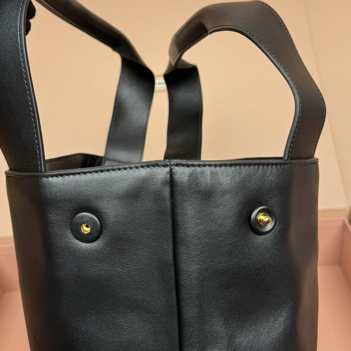 高仿miumiu*5BC119仿舊牛皮Tote包黑色免檢版