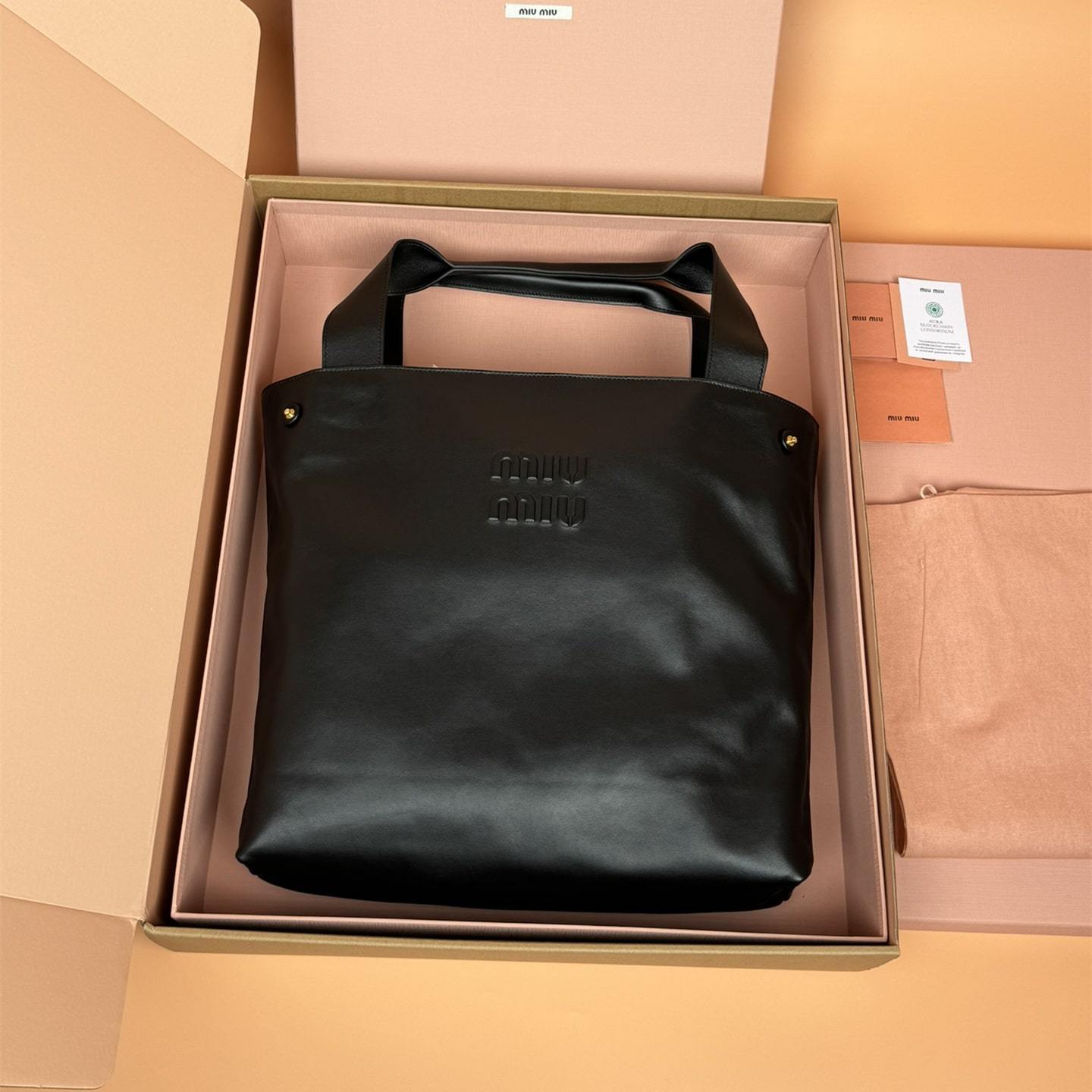 高仿miumiu*5BC119仿舊牛皮Tote包黑色免檢版