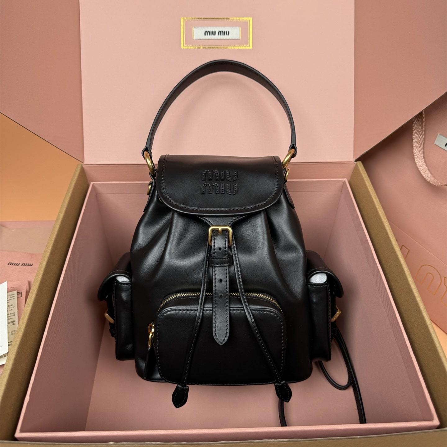 高仿miumiu*5BZ043牛皮雙肩包黑色小號免檢版