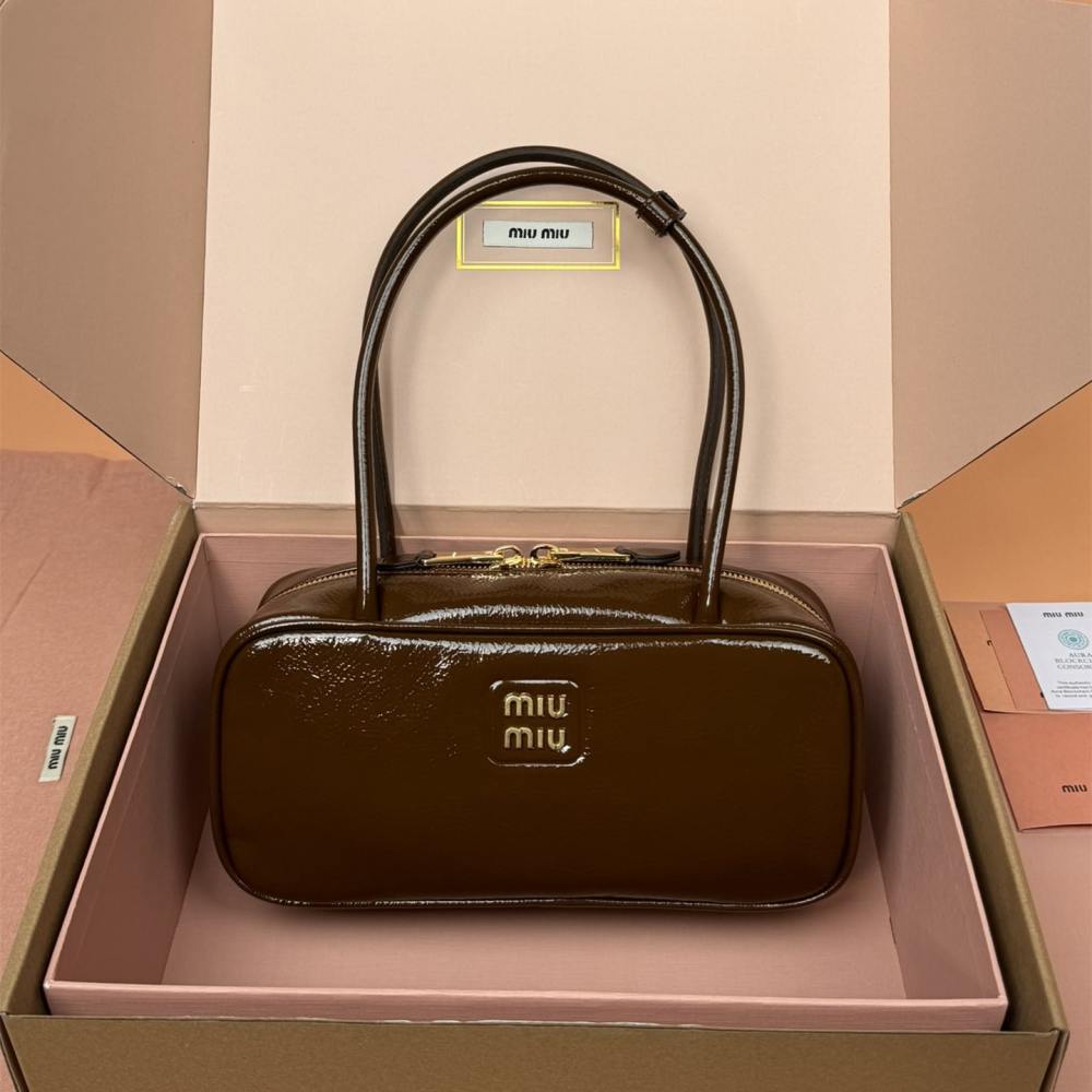 高仿miumiu*Beau系列5BB173漆面羊皮手提包棕色免檢版