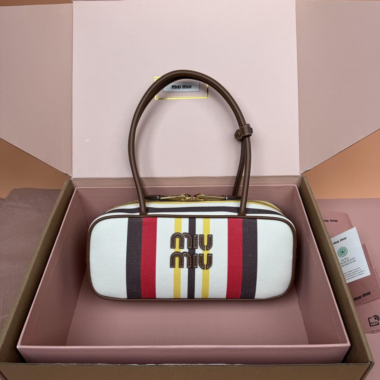 高仿miumiu*Beau系列5BB173牛皮帆布手提包米棕色免檢版