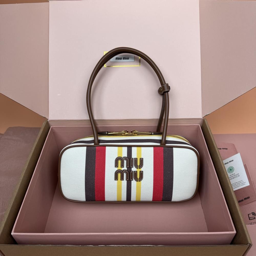 高仿miumiu*Beau系列5BB173牛皮帆布手提包米棕色免檢版