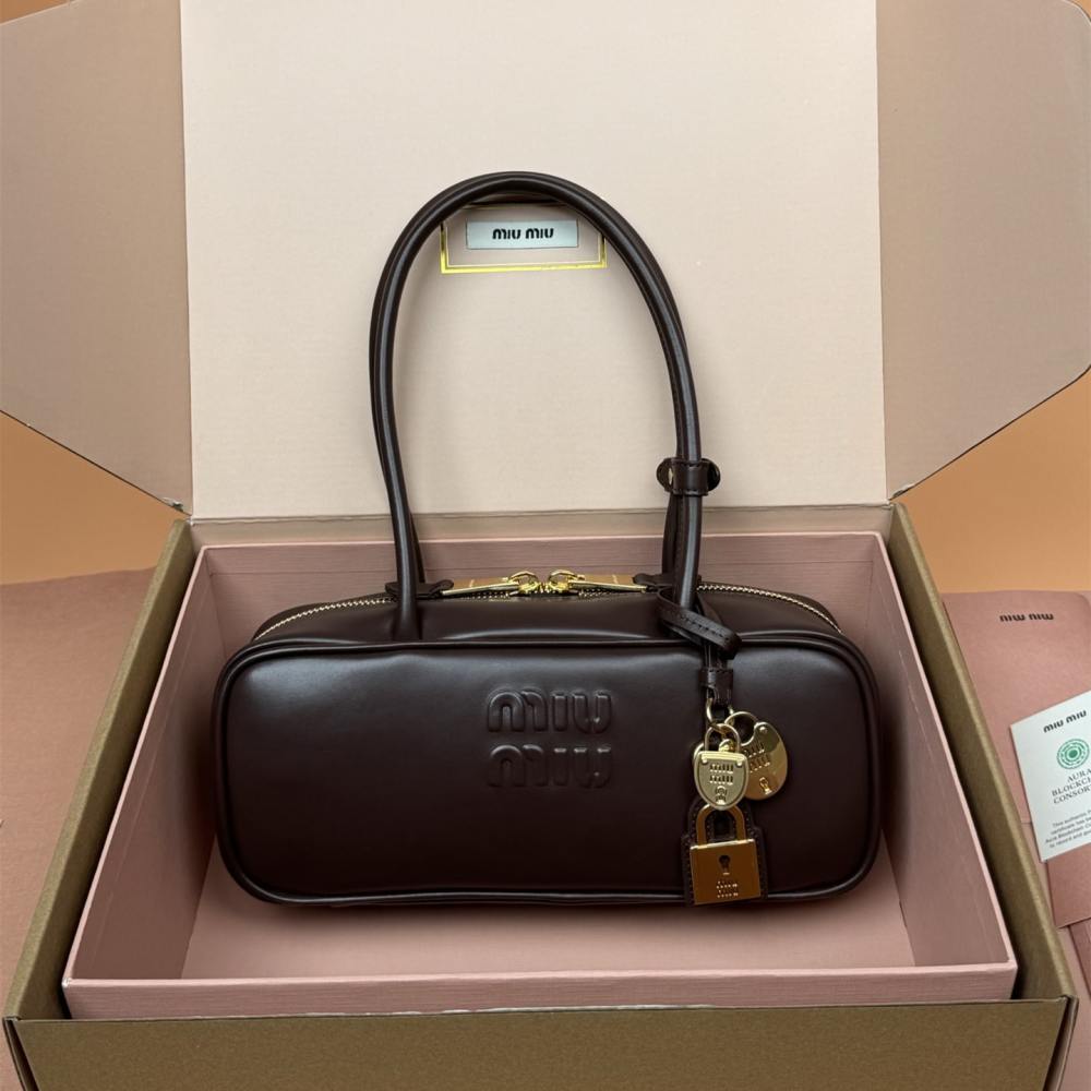 高仿miumiu*Beau系列5BB173小牛皮手提袋石楠木色免檢版