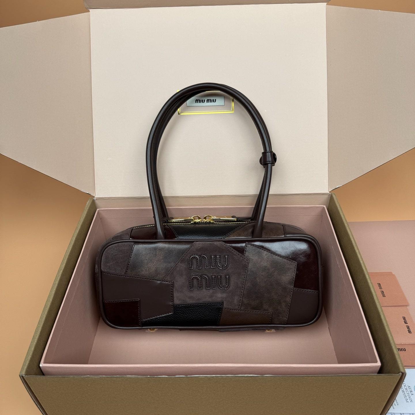 高仿miumiu*Beau系列5BB173小羊皮手提袋石楠木色免檢版