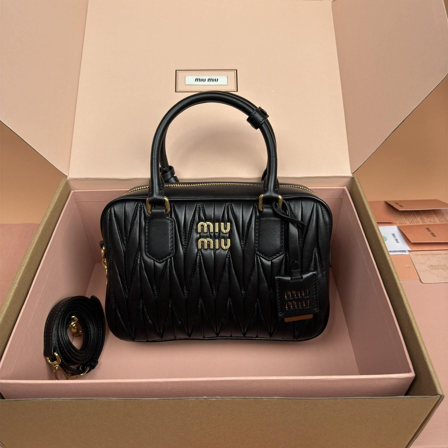 高仿miumiu*Arcadie系列5BB124小羊皮單肩包黑色大號免檢版
