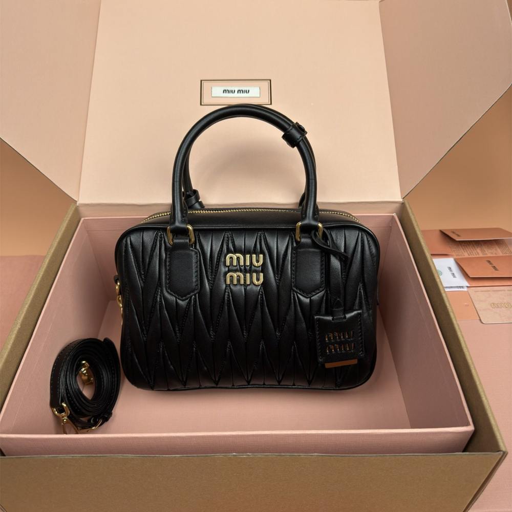 高仿miumiu*Arcadie系列5BB124小羊皮單肩包黑色大號免檢版