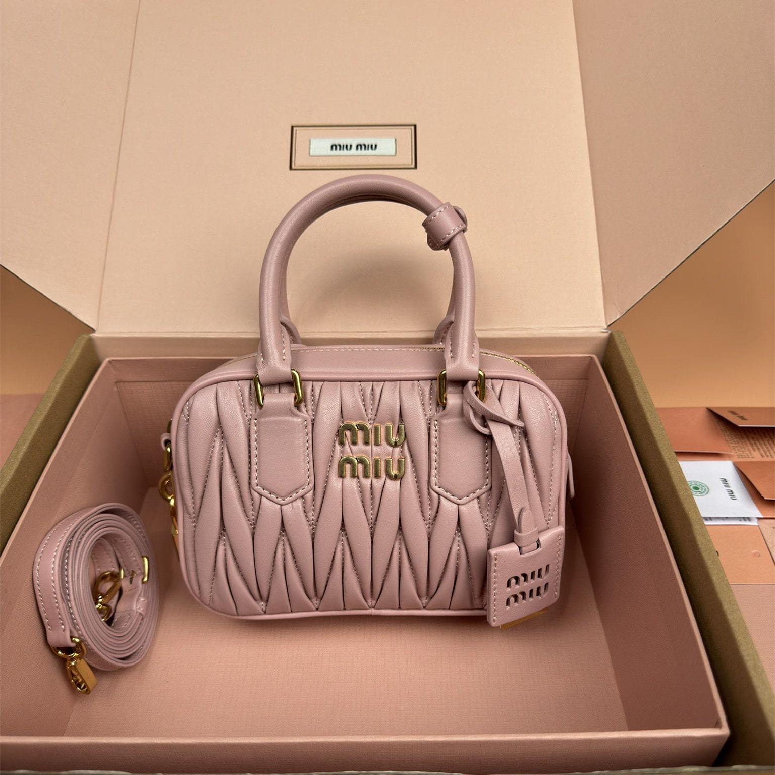 高仿miumiu*Arcadie系列5BB123小羊皮斜挎包粉色小號免檢版