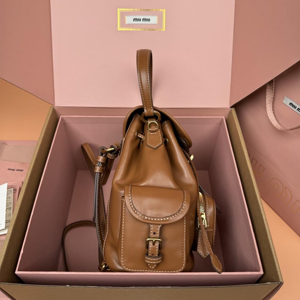 高仿miumiu*5BZ043牛皮雙肩包棕色小號免檢版