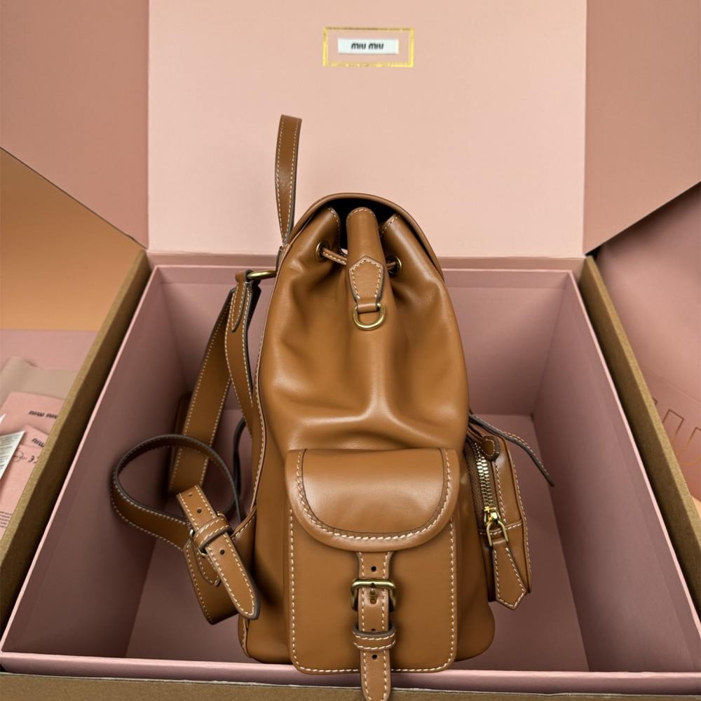 高仿miumiu*5BZ042牛皮雙肩包棕色大號免檢版