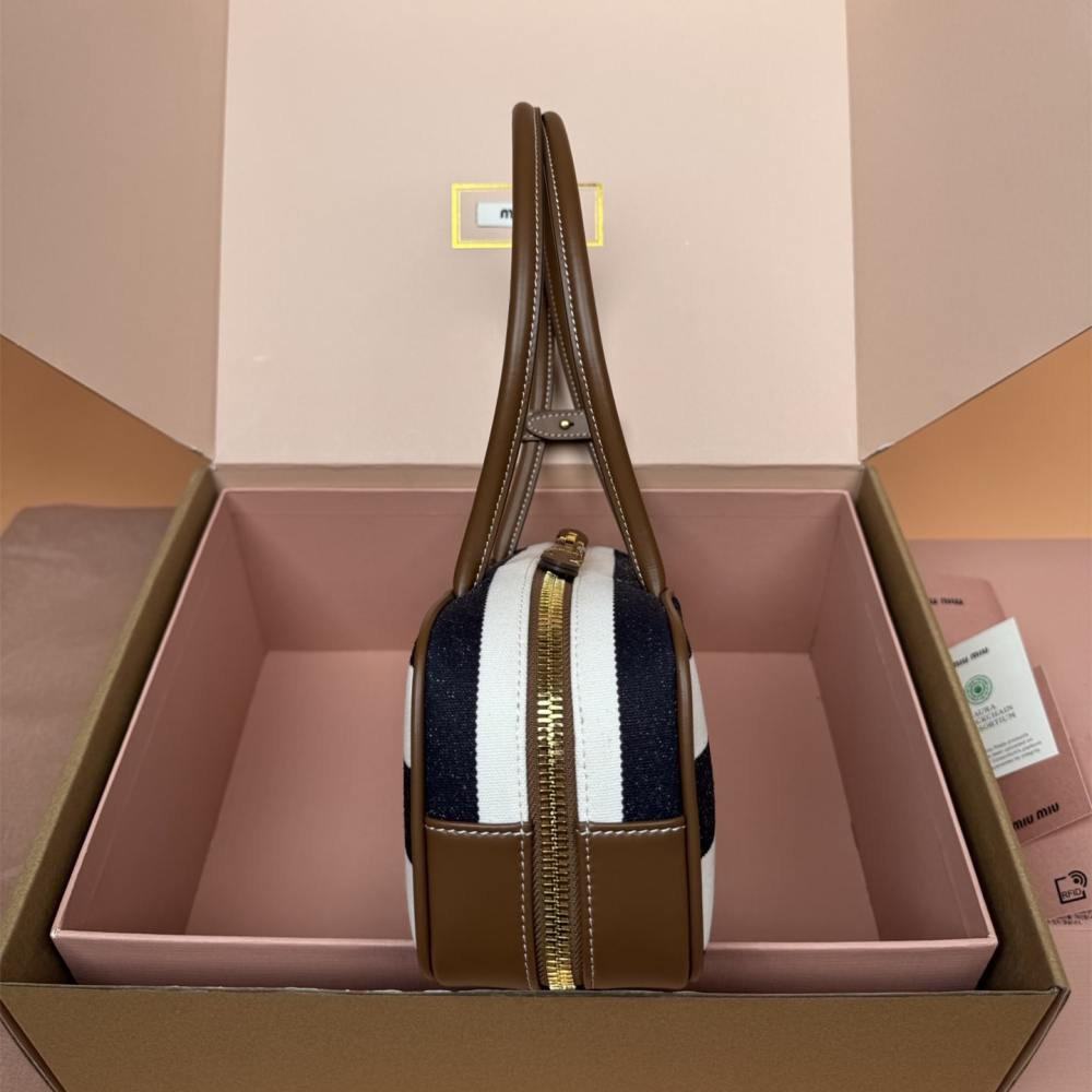 高仿miumiu*Beau系列5BB173牛皮帆布手提包藍白色免檢版