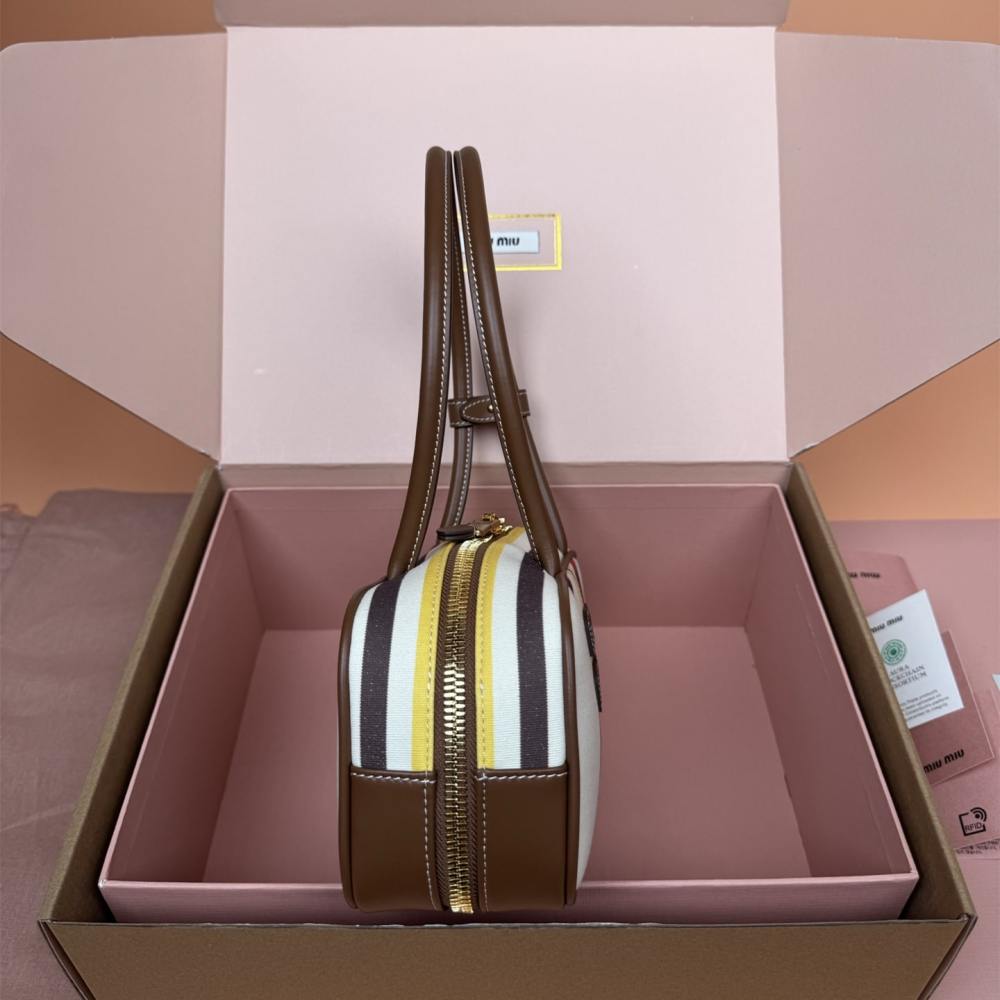 高仿miumiu*Beau系列5BB173牛皮帆布手提包米棕色免檢版