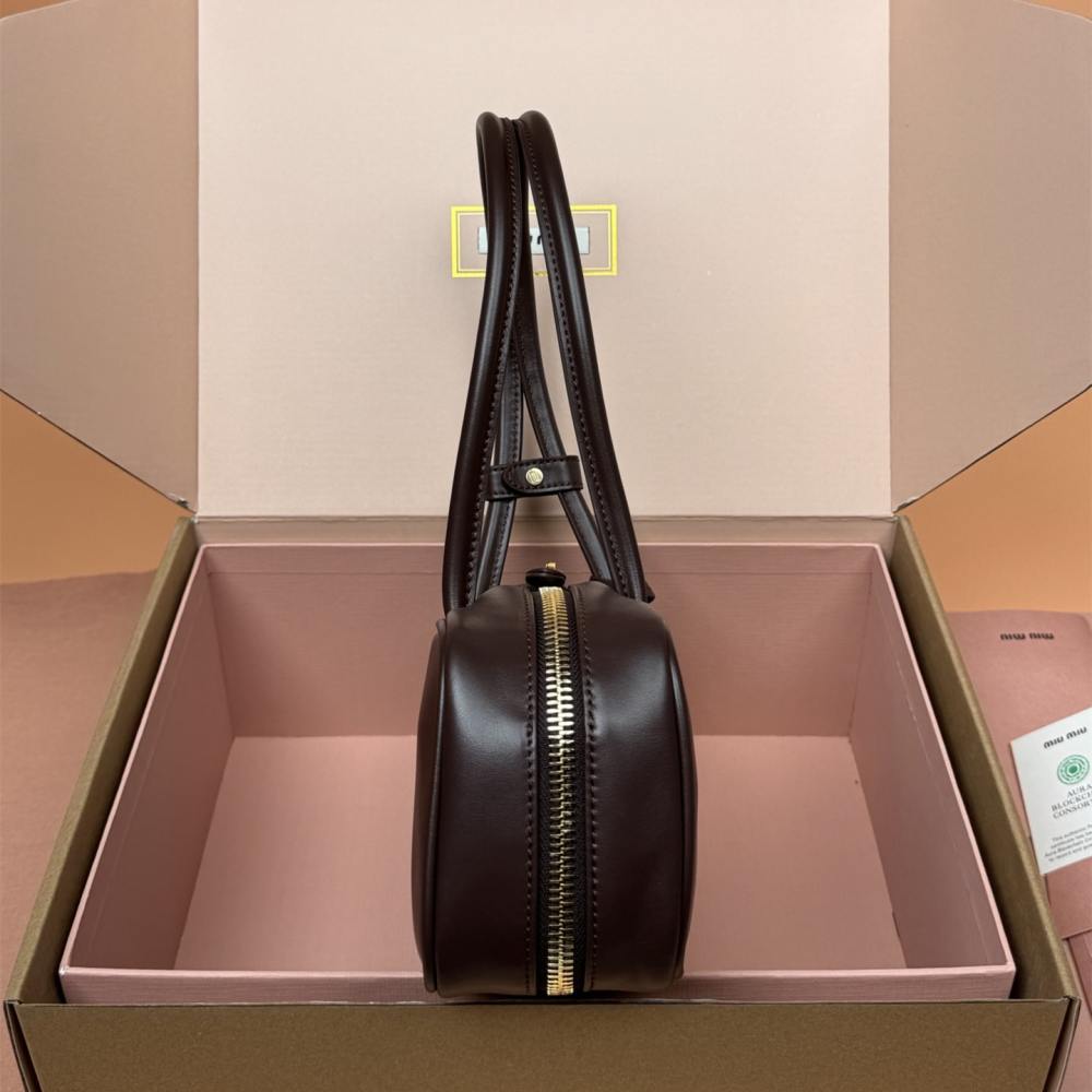 高仿miumiu*Beau系列5BB173小牛皮手提袋石楠木色免檢版