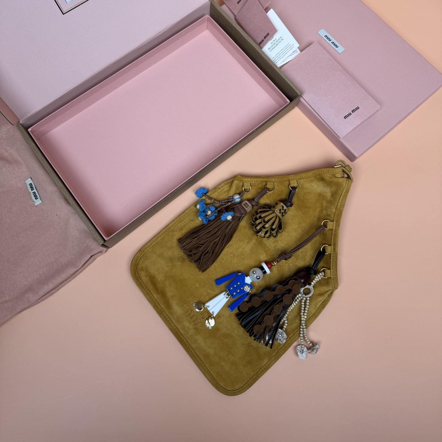 高仿miumiu*5BA295絨面革手提包棕色免檢版