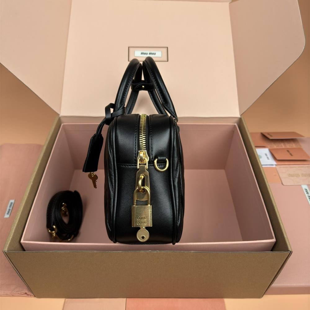 高仿miumiu*Arcadie系列5BB124小羊皮單肩包黑色大號免檢版