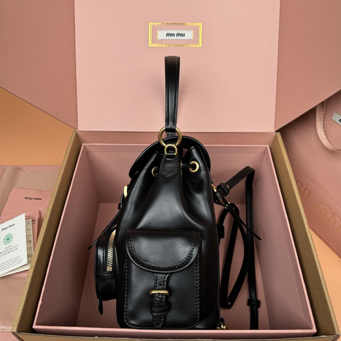 高仿miumiu*5BZ043牛皮雙肩包黑色小號免檢版