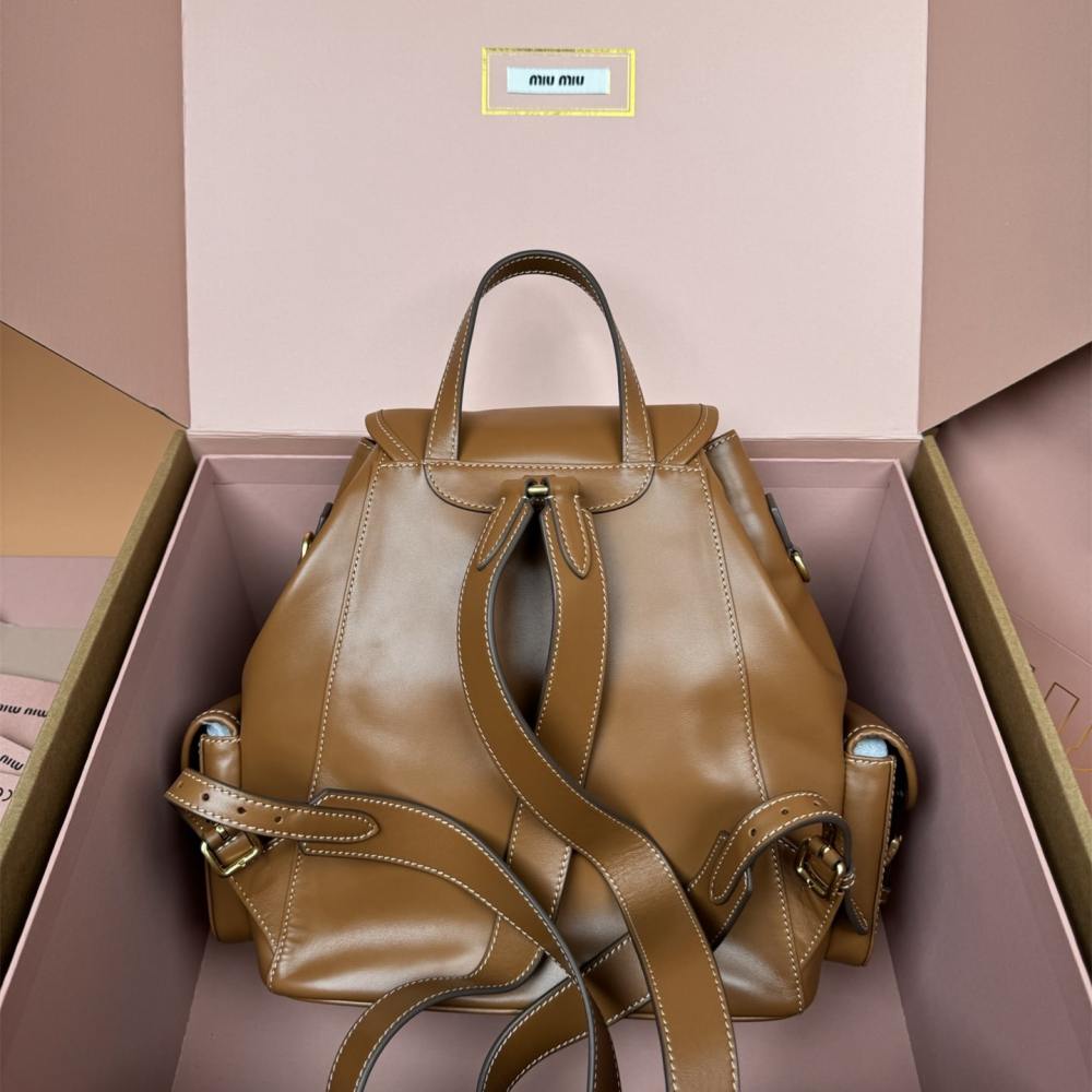 高仿miumiu*5BZ042牛皮雙肩包棕色大號免檢版