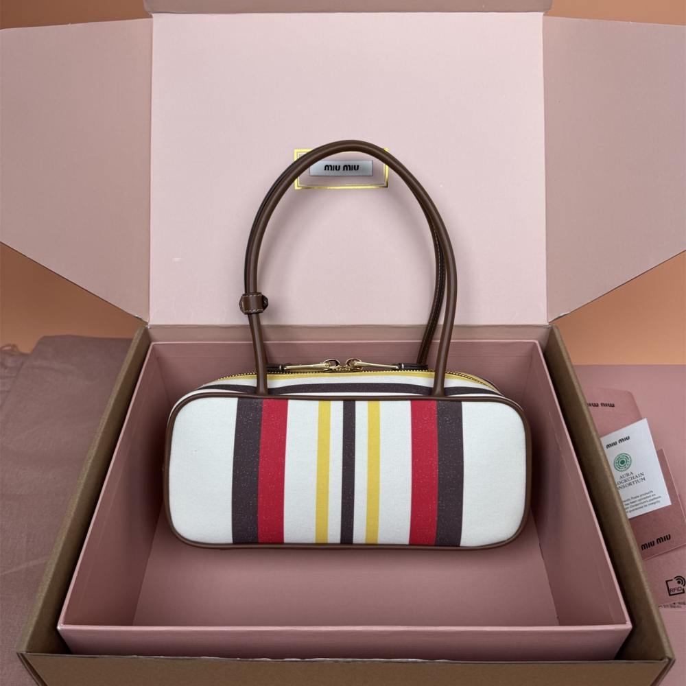 高仿miumiu*Beau系列5BB173牛皮帆布手提包米棕色免檢版