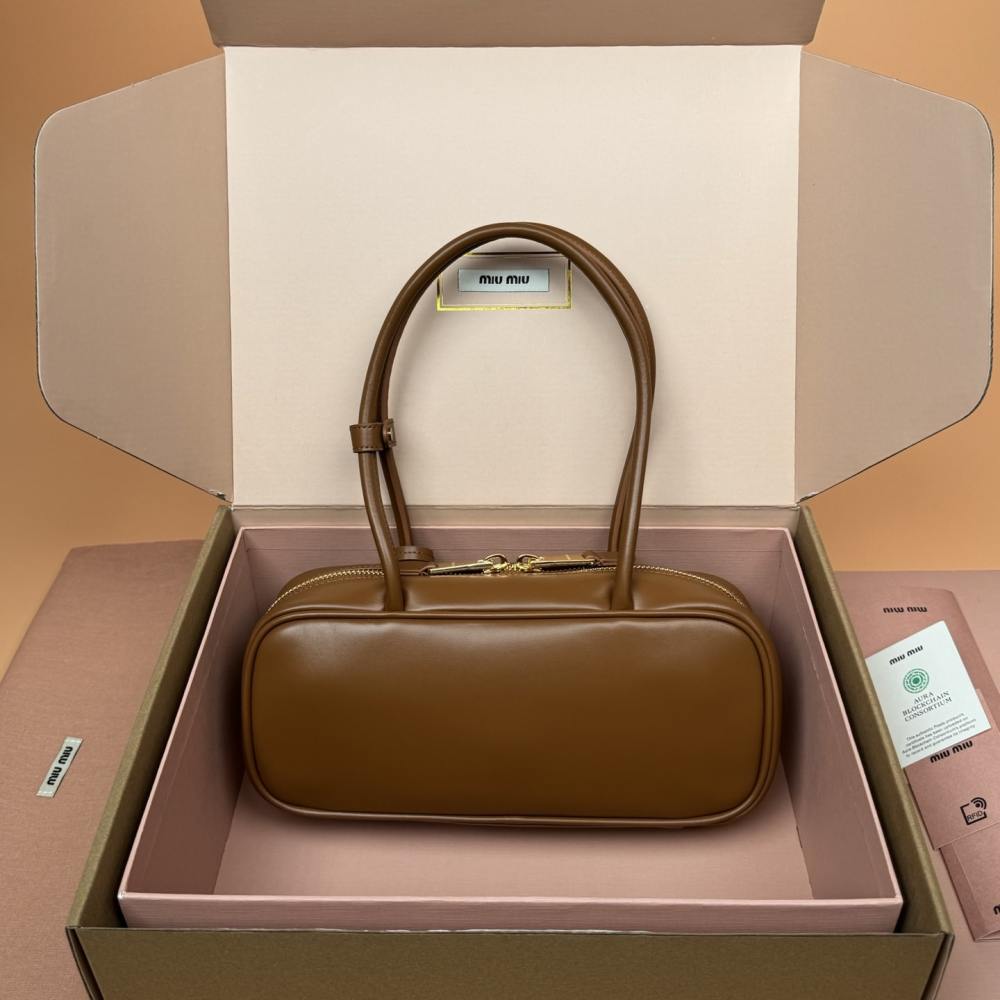 高仿miumiu*Beau系列5BB173小牛皮手提袋棕色免檢版