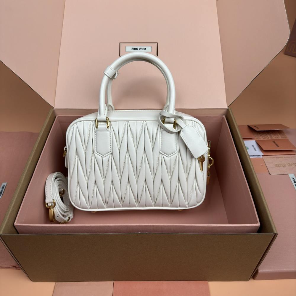 高仿miumiu*Arcadie系列5BB124小羊皮單肩包白色大號免檢版