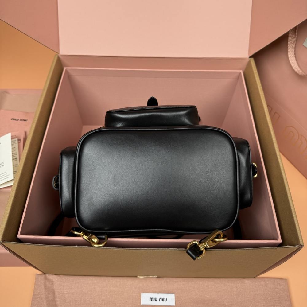 高仿miumiu*5BZ043牛皮雙肩包黑色小號免檢版