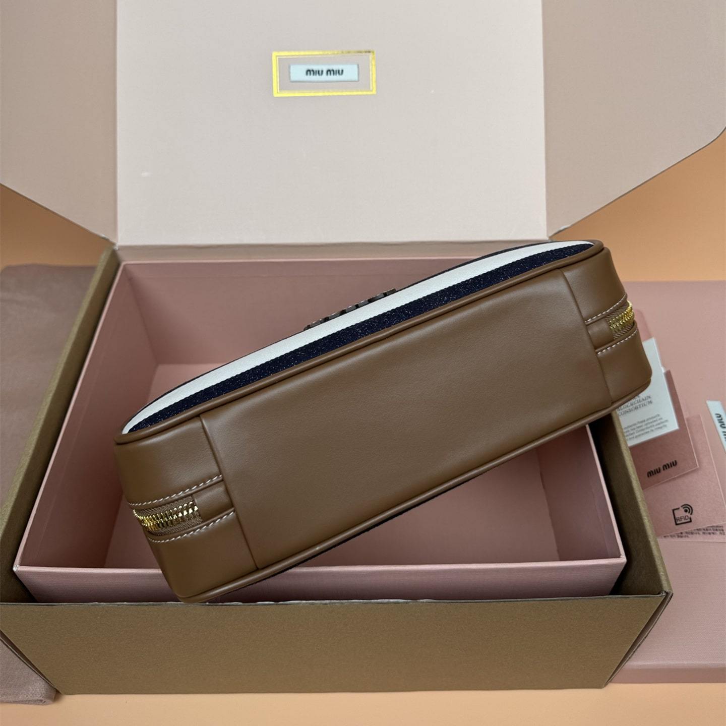 高仿miumiu*Beau系列5BB173牛皮帆布手提包藍白色免檢版