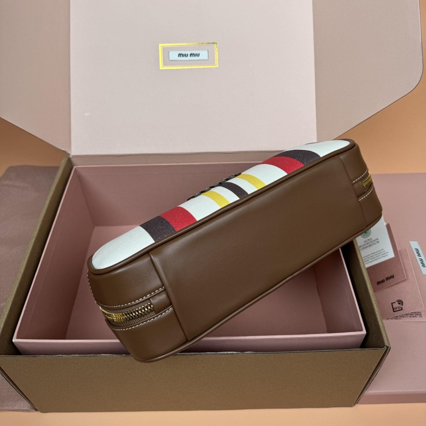 高仿miumiu*Beau系列5BB173牛皮帆布手提包米棕色免檢版