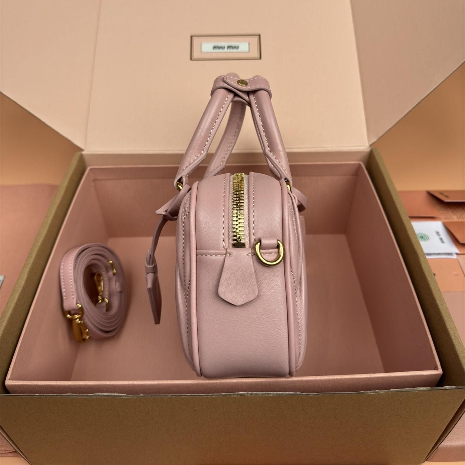 高仿miumiu*Arcadie系列5BB123小羊皮斜挎包粉色小號免檢版