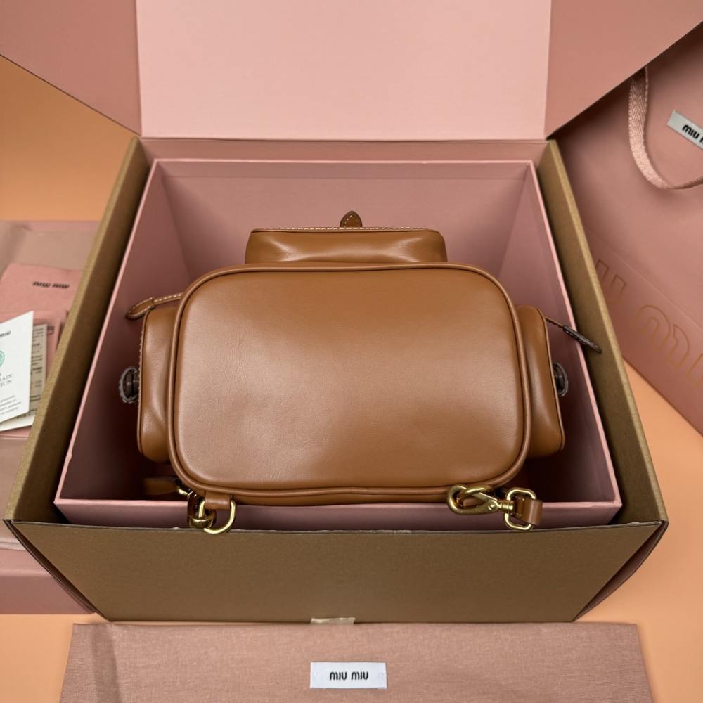 高仿miumiu*5BZ043牛皮雙肩包棕色小號免檢版