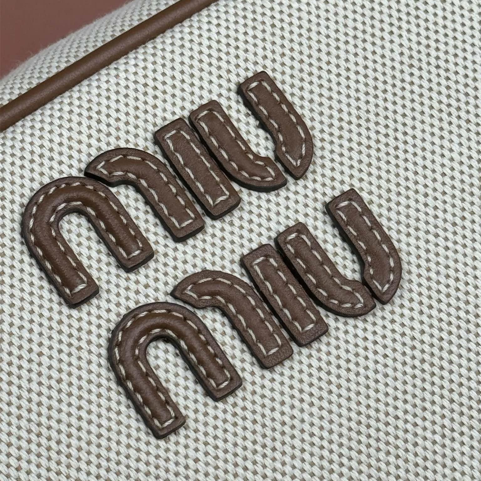高仿miumiu*Beau系列5BB173棉質手拎袋棕色免檢版