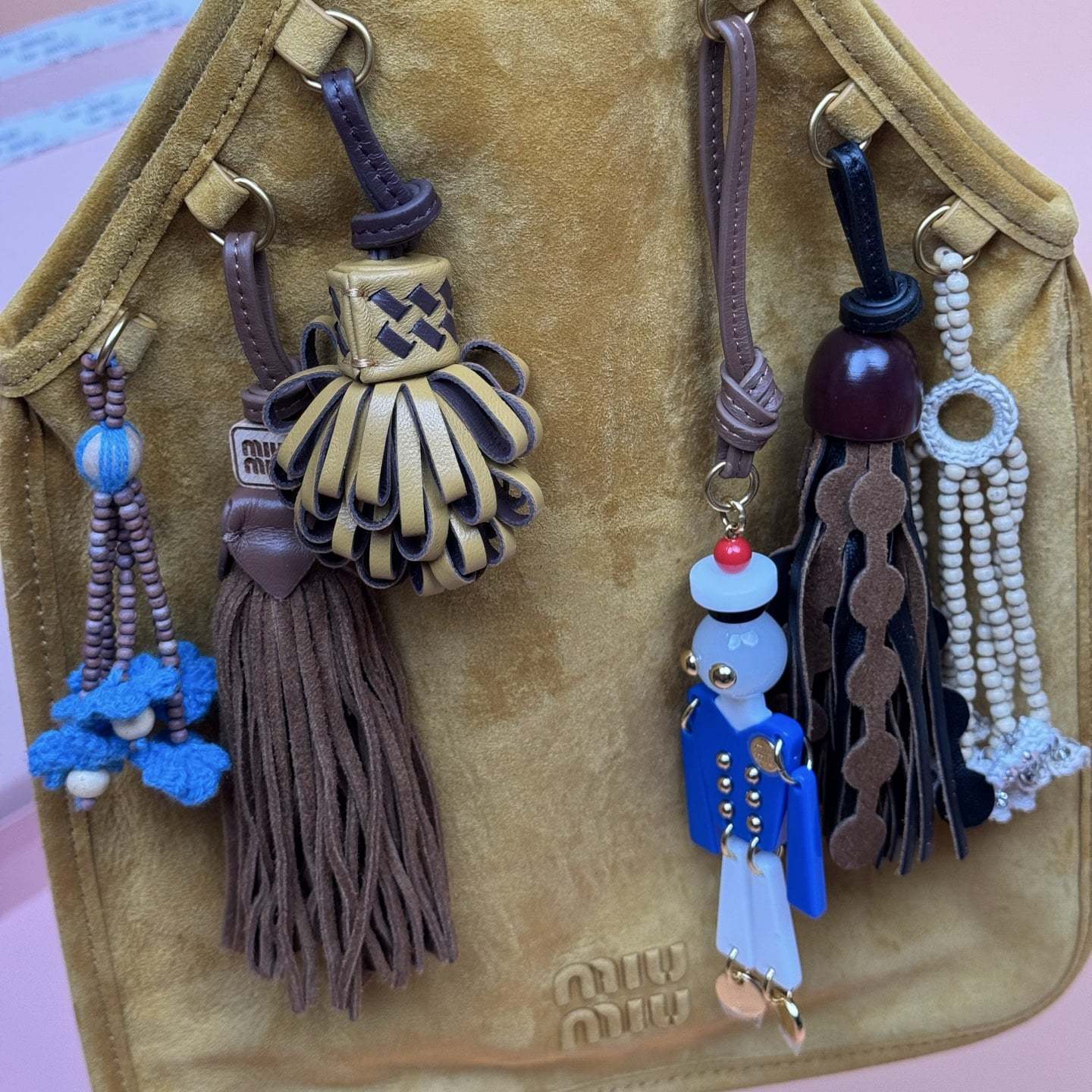 高仿miumiu*5BA295絨面革手提包棕色免檢版