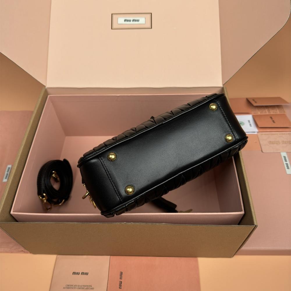 高仿miumiu*Arcadie系列5BB124小羊皮單肩包黑色大號免檢版