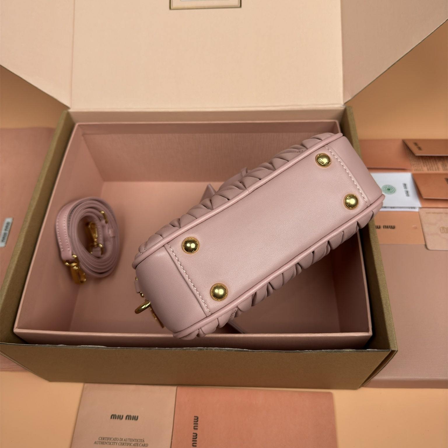 高仿miumiu*Arcadie系列5BB123小羊皮斜挎包粉色小號免檢版