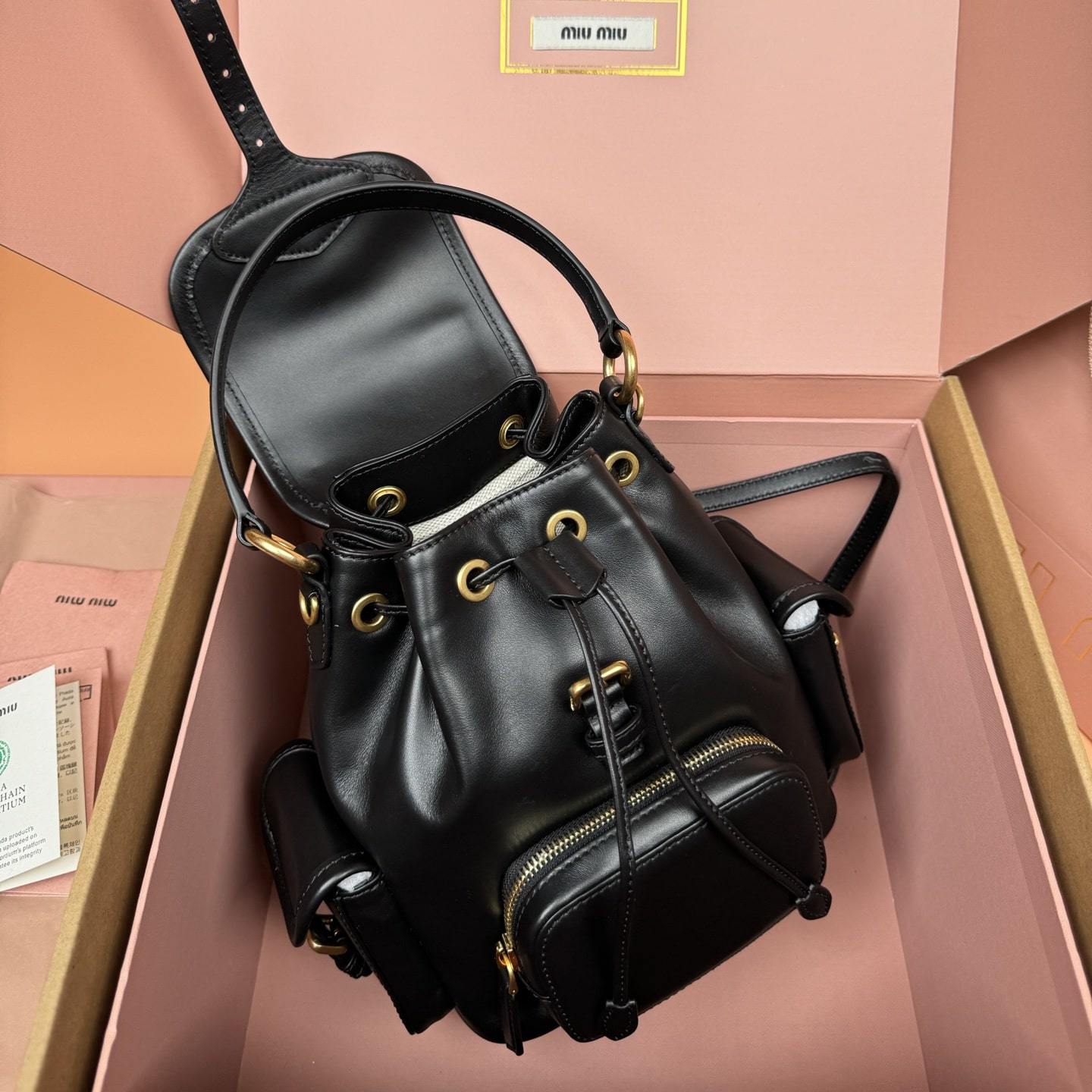 高仿miumiu*5BZ043牛皮雙肩包黑色小號免檢版