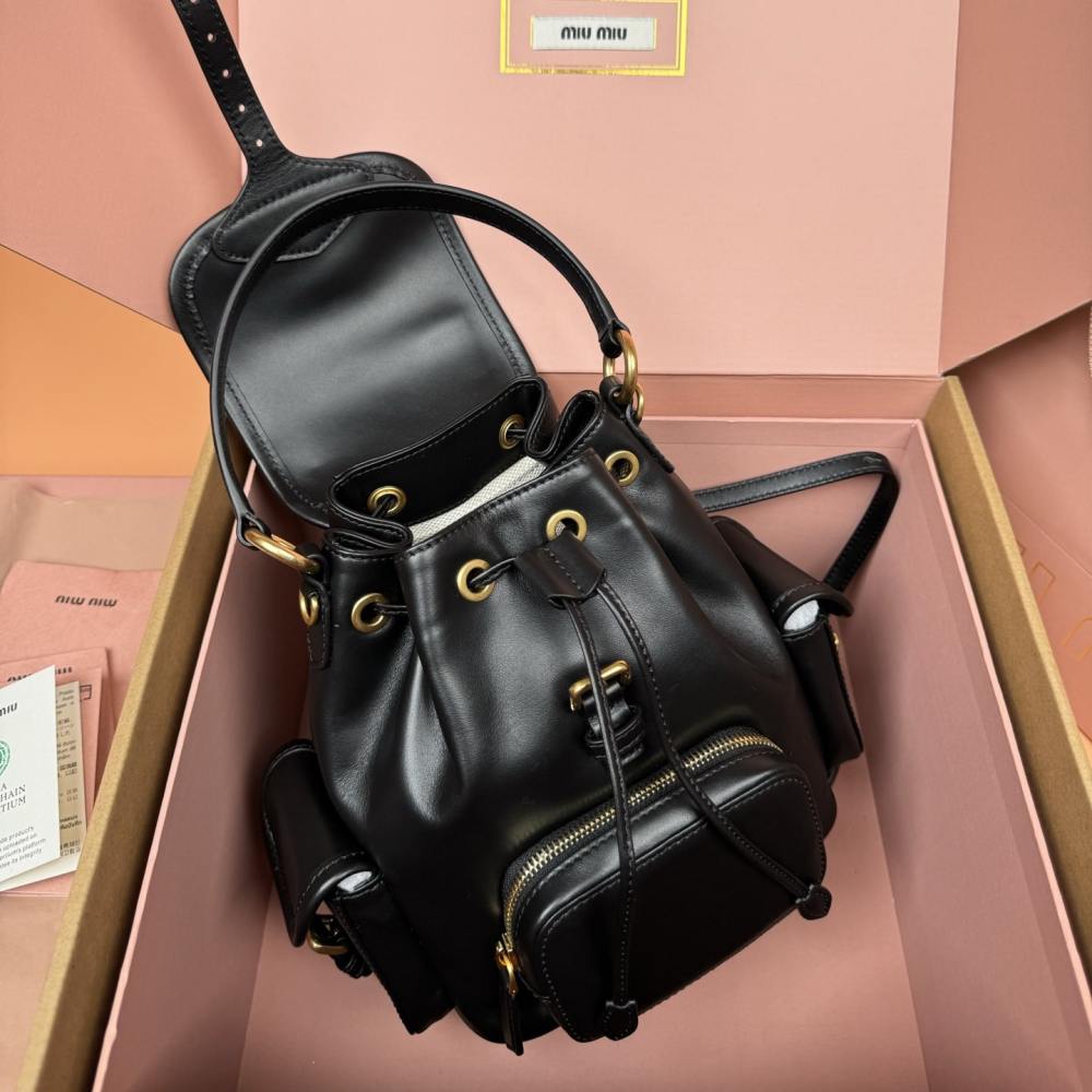 高仿miumiu*5BZ043牛皮雙肩包黑色小號免檢版