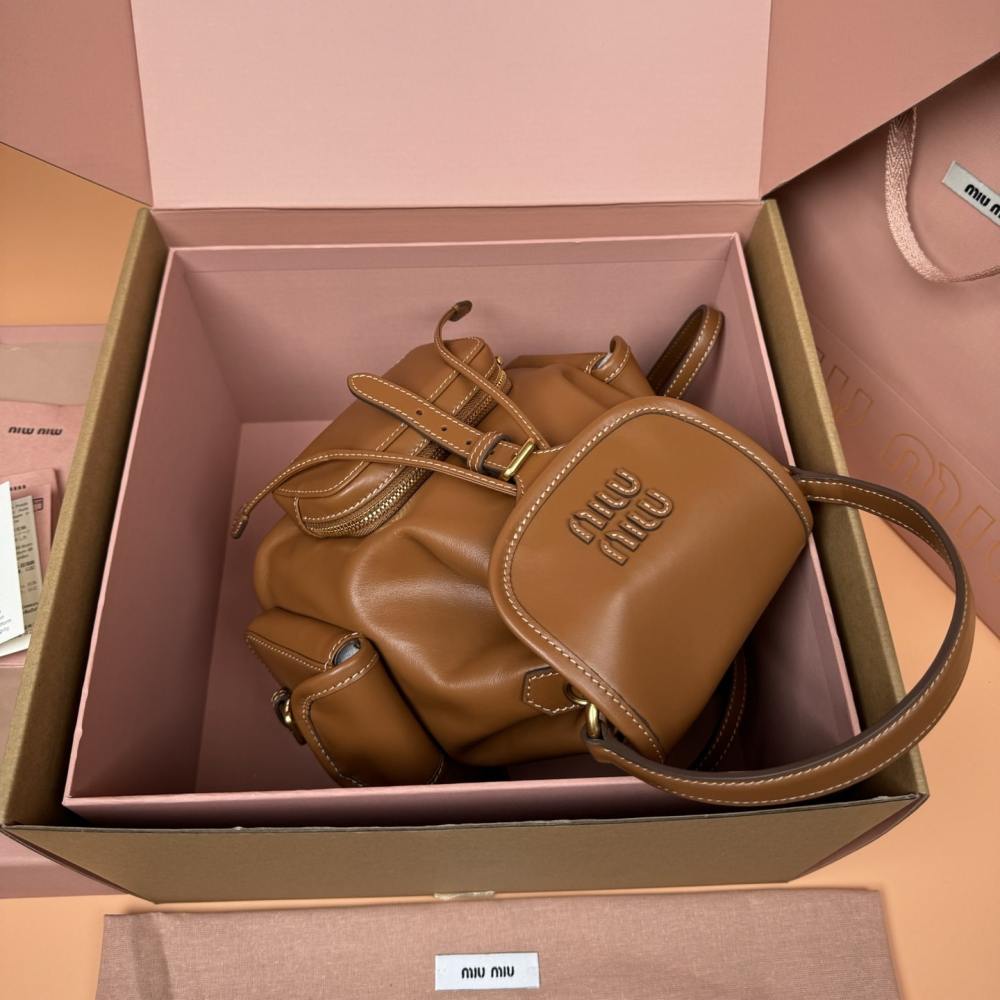 高仿miumiu*5BZ043牛皮雙肩包棕色小號免檢版