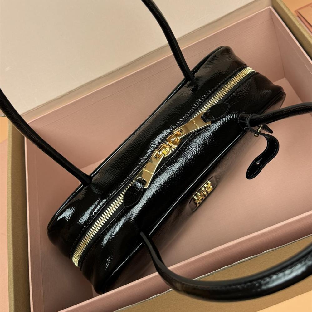 高仿miumiu*Beau系列5BB173漆面羊皮手提包黑色免檢版
