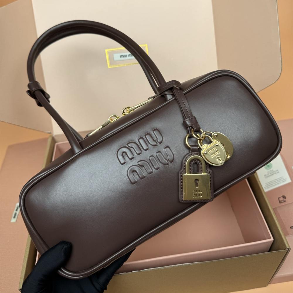 高仿miumiu*Beau系列5BB173小牛皮手提袋石楠木色免檢版